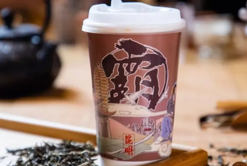 霸王茶姬等奶茶品牌翻红，是“口红经济”在新茶饮赛道“重演”？